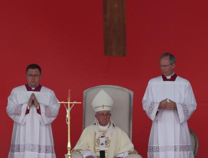 En la multitudinaria misa, el Papa habló sobre el proceso de paz que está llevando el país. Afirmó que este "será un fracaso" si no hay un compromiso de reconciliación entre las victimas y victimarios.