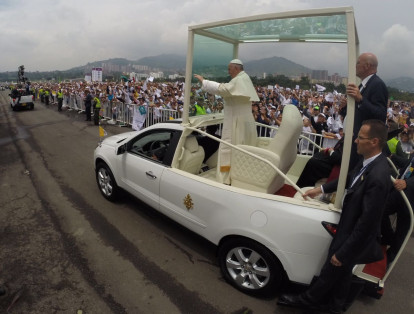 Poco a poco el papa Francisco va cumpliendo su agenda. Este sábado, en su cuarto y penúltimo día en Colombia, llegó a Medellín, una de las ciudades con más fieles católicos en el país.