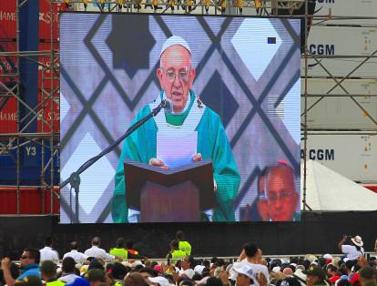 El papa Francisco concluyó su mensaje, de la misa campal en Cartagena, con una invitación al perdón para construir una paz estable y duradera.