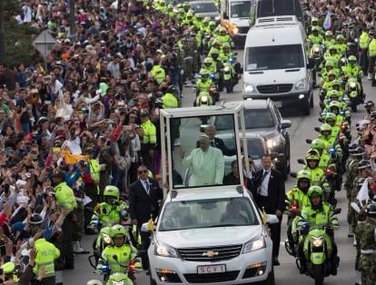 Despedida de Bogotá. Unas 700.000 personas salieron a la Calle 26, en Bogotá, para despedirse del papa Francisco, quien este domingo acabó su visita al país tras su paso por Cartagena.