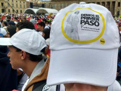 'Demos el primer paso', el eslogan de la visita papal, se incluyó en varios diseños.