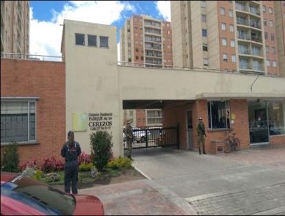 Apartamento ubicado en el conjunto residencial Parque de los Cerezos, en el norte de Bogotá.