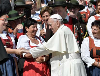 Hacia el final de su discurso, el Papa elogió de los colombianos que sean "un pueblo alegre, con mucho sufrimiento, pero con alegría" y no tuvo dudas en señalar que "tiene futuro".