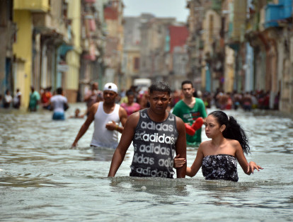 Centro Habana y Habana Vieja, ambas en la zona fundacional de la ciudad, poseen además un gran número de viviendas antiguas y en mal estado constructivo. De las diez personas que murieron en Cuba a consecuencia del huracán, la mayoría perdió la vida debido a derrumbes.