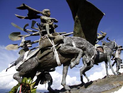 En Manizales, Caldas, el Monumento a los Colonizadores es una representación del momento en que llegaron los primeros españoles a las tierras de lo que hoy se conoce como la capital caldénse. La obra fue elaborada por el escultor Luis Guillermo Vallejo y está ubicada en el barrio Chipre.
