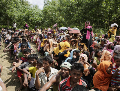 La Organización de Naciones Unidas (ONU) pidió que cese la violencia contra los rohinyás en Birmania. Así mismo elevó a 391.000 los miembros de la minoría musulmana que han huido en las últimas tres semanas desde Birmania (Myanmar) a Bangladesh, mientras que las agencias humanitarias intensifican su ayuda y planes de vacunación.