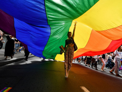 Desde 2001, el desfile del Orgullo Gay tiene lugar en Belgrado sin incidentes pero bajo fuerte vigilancia policial. En 2010, se vio salpicado de enfrentamientos entre las fuerzas de seguridad y manifestantes antihomosexuales que dejaron más de 100 heridos y provocaron la suspensión del desfile durante los tres años siguientes.