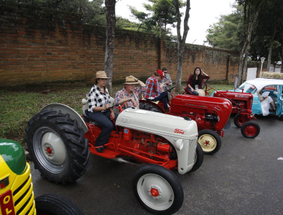 Los automóviles clásicos y antiguos también fueron protagonistas en la Feria de Bucaramanga.
