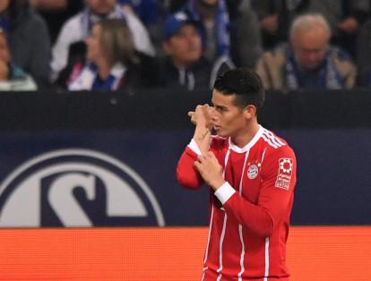 James Rodríguez celebra luego de anotar su primer gol con el Bayern Múnich, en la victoria 0-3 sobre Schalke, en la Bundesliga, en partido disputado en Gelsenkirchen (Alemania).