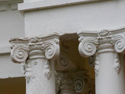 Columnas estilo Dóricas, pertenecientes a una de las casas del Barrio El Prado.