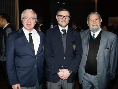 El rector del Gimnasio Moderno, Víctor Alberto Gómez, Federico Diazgranados y José Luis Diazgranados.