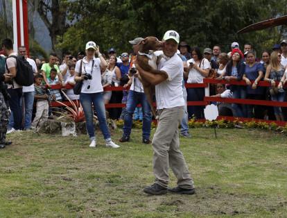 Perros, gatos e incluso cerdos hicieron marte de la marcha de animales que partió del Batallón Ayacucho y recorrió la Avenida Alberto Mendoza hasta el Bosque Popular el Prado, donde se inauguró una atracción canina.