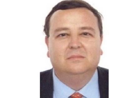 Alejandro Ramelli Arteaga es abogado de la Universidad Externado de Colombia con doctorado en derecho de la 
Universidad de Salamanca.