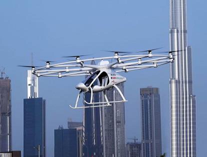 La firma alemana de drones Volocopter no es la única que busca implementar el servicio de transporte volador autónomo. Compañías como Airbus y Uber se encuentran desarrollando sus propias estrategias.