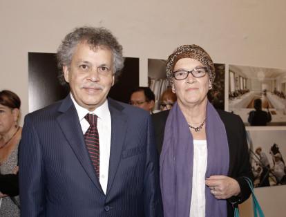 Manuel Guzman-Hennessey y Merite Hansen.