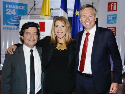 Álvaro Sierra,  director del canal en español; Marie-Christine Saragosse, presidenta y directora de France Médias Monde, y  Gautier Mignot, embajador de Francia.