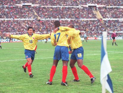Francia 1998
Colombia clasificó con una fecha de anticipación, tras vencer 1-0 a Venezuela en Barranquilla, el 10 de septiembre de 1997, con gol de Wílmer Cabrera.
