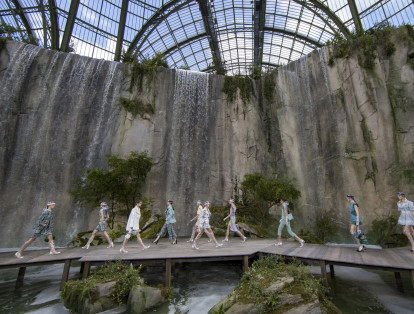 El diseñador Karl Lagerfeld presentó su colección primavera-verano 2018.