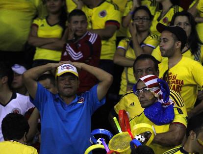Fue Chará, en una de las pocas veces que Paraguay dejó espacios para que lo atacaran, quien hizo lo que ninguno de sus compañeros había logrado en todo el juego: ponerle un balón a Radamel Falcao García. Y Falcao, que todo lo que está tocando lo convierte en gol, prendió la fiesta en Barranquilla: remate por encima de Silva y 1-0 para Colombia, a los 32. En La Bombonera, 0-0 entre Argentina y Perú. Colombia estaba a esa hora en Rusia.