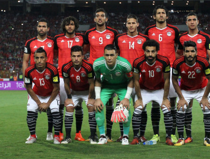 Mohamed Abdel-Shafy, Tarek Hamed, Essam El-Hadary, Mohamed Salah, Saleh Gomaa, Ahmed Fathy, Mohamed Elneny, Hassan Ahmed, Ramadan Sobhi, Ahmed Hegazi, Mohamed Abdel-Shafy el equipo de Egipto que derrotó 2-1 al Congo, con este resultado se convierten en la Selección 15 clasificada.