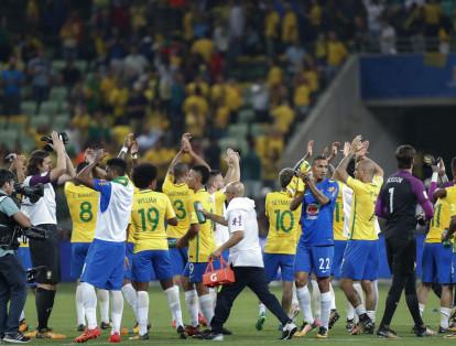 Brasil
Desde que asumió el cargo de dirigir al 'Scratch' la Seleccion Brasileña ha ganado los 8 partidos. Tite además de conseguir 22 goles a favor y apenas dos en contra, es la primera selección que consigue 7 triunfos consecutivos en la Eliminatoria Conmebol.