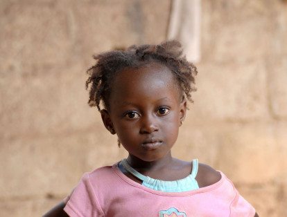 Burkina Faso 

Burkina Faso es un país ubicado en África Occidental que limita al noroeste con Malí y al noreste con Níger. Además, es uno de los peores lugares para las niñas respecto a la educación ya que solo el 1% de las adolescentes termina la escuela secundaria y se ubica en segundo lugar, después de Níger, con la mayor tasa de deserción escolar según estadísticas de UNICEF.