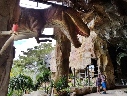 El parque Hacienda Nápoles (Doradal, Antioquia) estrena una nueva atracción con ocho 
dinosaurios mecatrónicos.