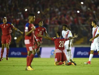 La Selección de Panamá ganó 2-1 contra la Selección de Costa Rica, esto les dio un cupo directo a la Copa Mundo, el entrenador Hernán Darío Gómez, suma su cuarta presencia en una cita orbital.