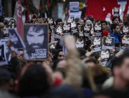 Luego de un mes sin conocer el paradero del joven, miles de personas protestaron en Buenos Aires y otras ciudades argentinas para exigir la aparición con vida Maldonado, de 28 años.