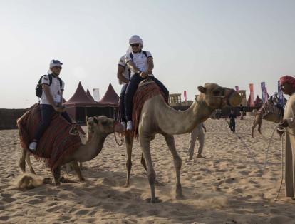Los competidores colombianos también tuvieron la oportunidad de montar en camellos y dar un paseo por las dunas durante las actividades de integración.
