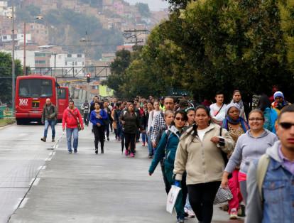 Bogotá – 860 homicidios dolosos

Aunque el número de asesinatos ha disminuido con respecto al año pasado, lo cierto es que las cifras son similares (8.924 entre enero y la primera semana de octubre del 2017 frente a 9.383 en el mismo periodo del 2016).
