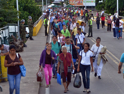 Venezuela, el país con más colombianos

Según información del Departamento Nacional de Planeación sobre la población colombiana residente y registrada en las diferentes misiones consulares en el exterior, Venezuela es el país con mayor número de habitantes colombianos. Este país tiene registradas a 185.853 personas. El siguiente en la lista es Estados Unidos con 138.969 colombianos.