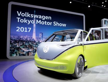 El Volkswagen I.D Buzz Concept está inspirado en la clásica furgoneta 'hippie' Kombi de los años 50. Es eléctrico y se empezaróa a vender en 2020.