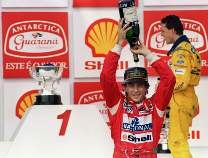 6) El brasilero Ayrton Senna (1960-1994) tiene tres títulos: 1988, 1990 y 1991 (McLaren-Honda). Foto de 1993.