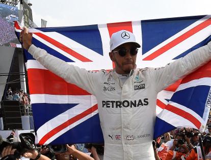 3) El británico Lewis Hamilton ocupa el tercer lugar con cuatro títulos: 2008 (McLaren-Mercedes), 2014, 2015 y 2017 (Mercedes).
