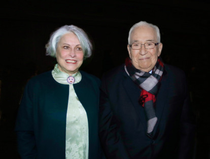 Dalita Navarro y el expresidente Belisario Betancur, quien además recibió la Orden Universidad Sergio Arboleda.