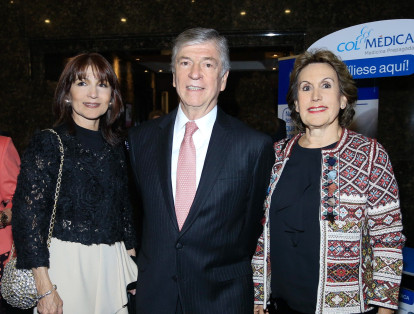 Isabel Carolina Aristizábal, Guillermo Gómez y Patricia de Gómez.