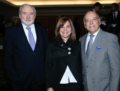 Orlando Sardi, Mireya Caballero y Augusto García.