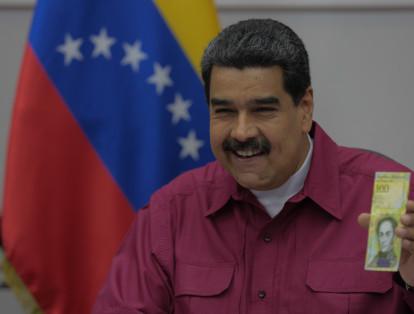 El presidente de Venezuela, Nicolás Maduro, anunció que a partir de este viernes entrará en circulación el billete de 100 mil bolívares. Este equivale a unos US$30 a la tasa de cambio oficial más alta y 2,5 dólares en el mercado negro.