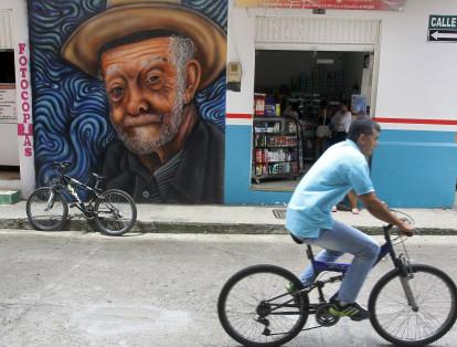 En el municipio antioqueños de San Carlos, uno de los más golpeados por la guerrilla de las Farc, los murales cuentan la historia de cómo era la vida en el pueblo antes de la violencia.