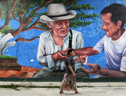 En el municipio antioqueños de San Carlos, uno de los más golpeados por la guerrilla de las Farc, los murales cuentan la historia de cómo era la vida en el pueblo antes de la violencia.