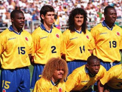 Para el Mundial de 1994 el diseño varió en el cuello y estampado. Esta prenda se usó en la Copa América de 1995 y 1997, así como en las Eliminatorias a Francia 98.