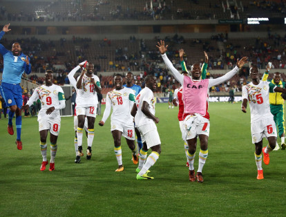 Tras repetir el encuentro contra Sudáfrica, los leones se impusieron 2-0, victoria que permitirá a Senegal acompañar a Nigeria y Egipto en el próximo Mundial de Rusia 2018.