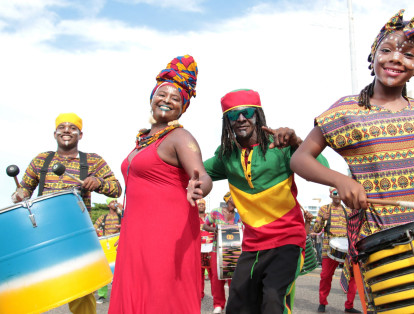El grupo la Boquilla no es como la pintan ayúdanos a colorearla se destacó por su linda interpretación de la herencia africana y sus sonidos de tambor.