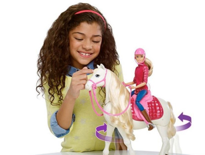 Barbie Dreamhorse. La icónica muñeca rubia regresa con un caballo electrónico con más de 30 sonidos y reacciones. Este juguete está recomendado para mayores de 3 años y tiene un costo de 99,99 dólares.