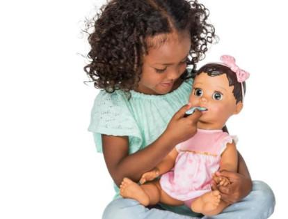 Luvabella. Esta muñeca parece real: habla y reacciona ante las cosquillas de sus dueños. Viene en varios tonos de piel y se puede conseguir desde 89,99 dólares. Recomendada para niñas de 4 años en adelante.