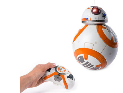 Star Wars Hero Droid BB-8 Full Interactive Droid. Este juguete inspirado en Star Wars es uno de los más avanzados tecnológicamente, según TTPM. Puede moverse en distintas direcciones y reaccionar ante comandos. Su precio es de 223,99 dólares y es para niños de 8 años en adelante.