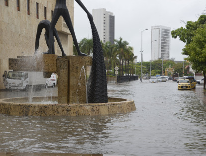 Aunque no se han presentado hechos de gravedad, las lluvias prácticamente colapsaron las actividades normales de la ciudad.