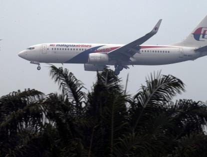 El 8 de marzo de 2014, el vuelo MH370 de Malaysia Airlines con 239 personas a bordo despegó de Kuala Lumpur con destino a Beijing; sin embargo, desapareció tras una hora de viaje. En tres años han aparecido tres fragmentos del aparato en el océano Índico, frente a las costas de África del este. Pese a las investigaciones, en 2017 se dio por concluida sin éxito la búsqueda de este avión.