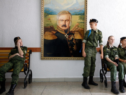 Polémicas escuelas rusas forman a niños como soldados en guerra